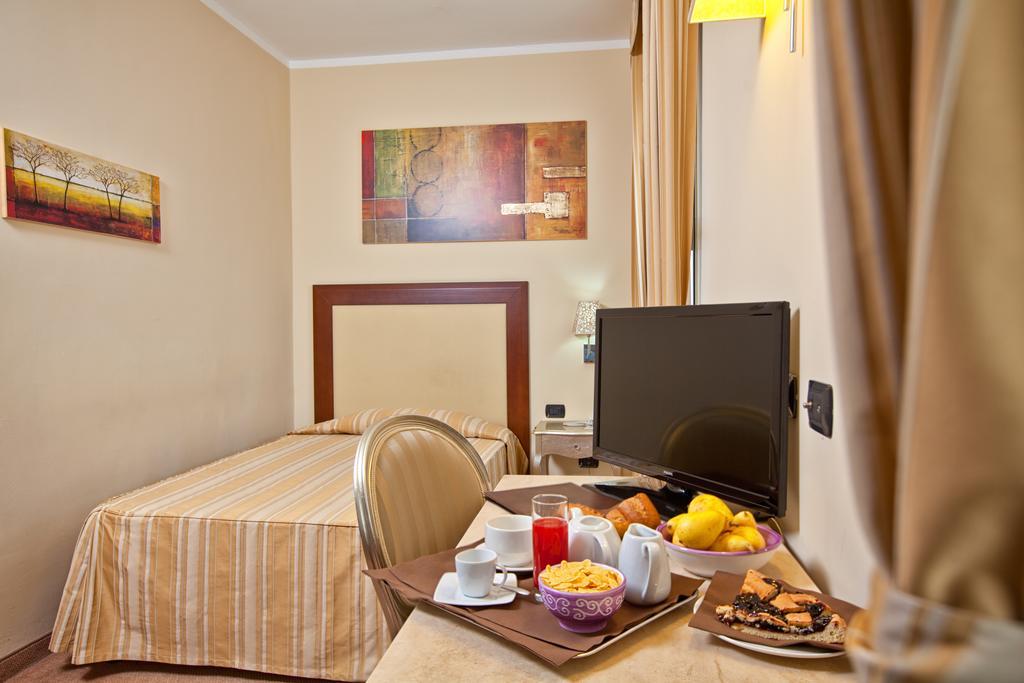Hotel For 4*