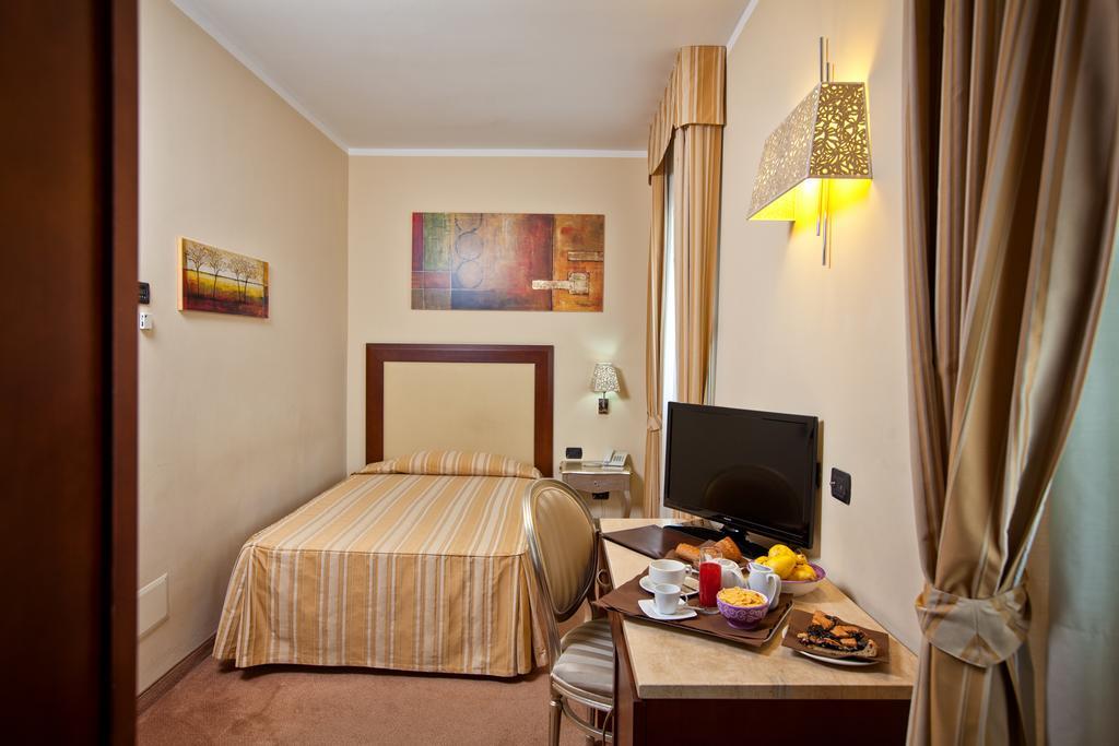 Hotel For 4*