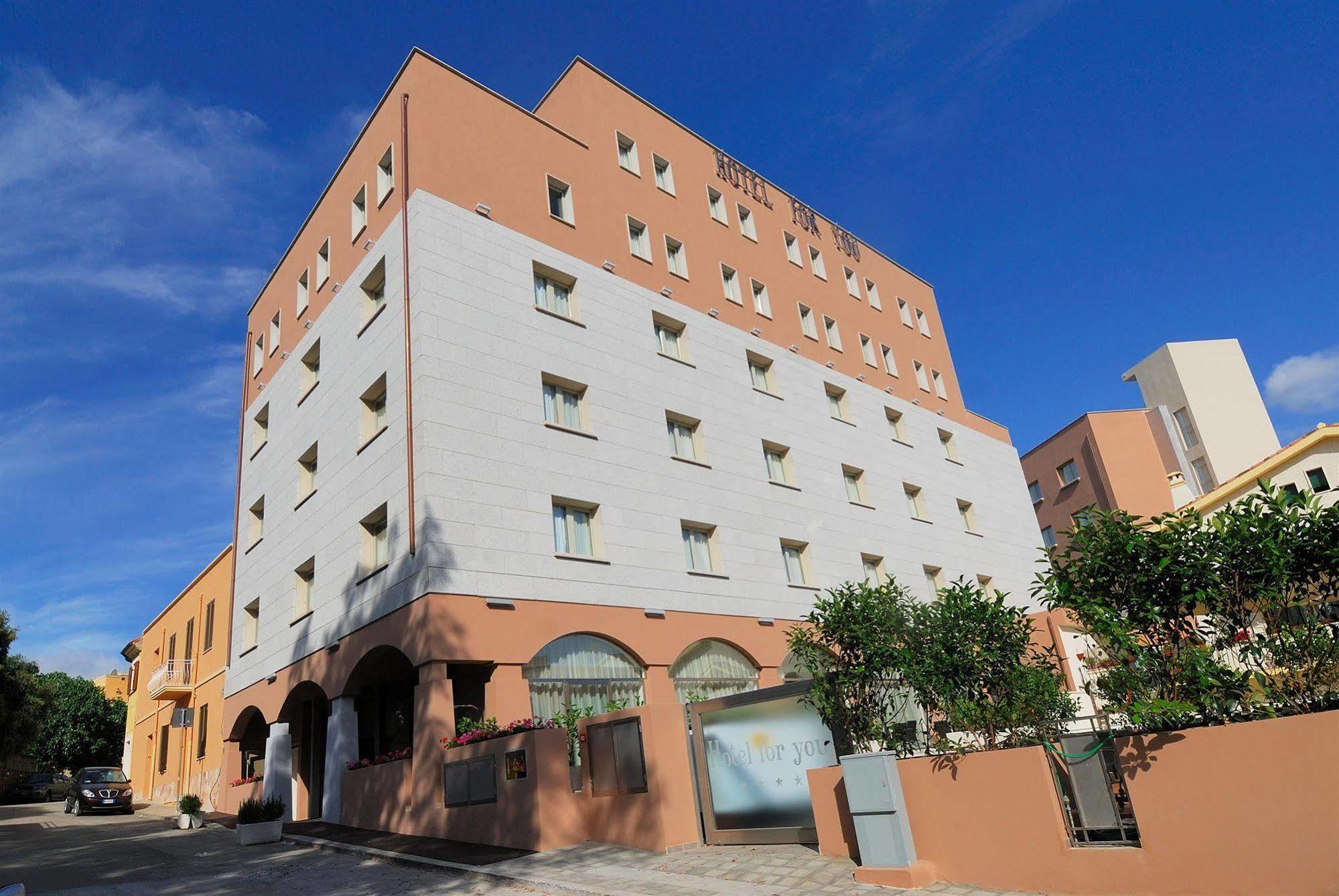 Hotel For 4*
